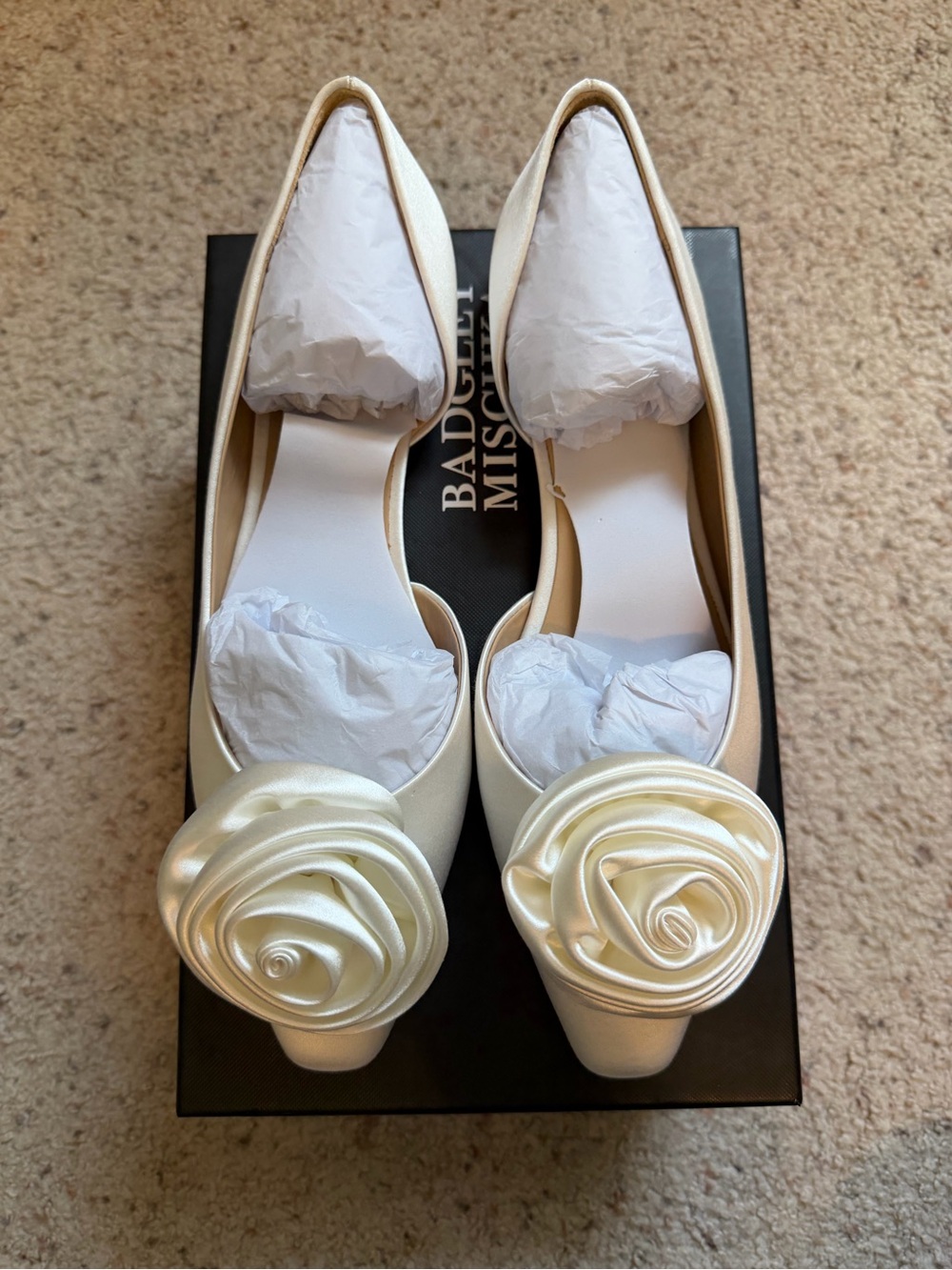 Badgley Mischka Jana White Satin Rosette Bridal Flats Size 9.5